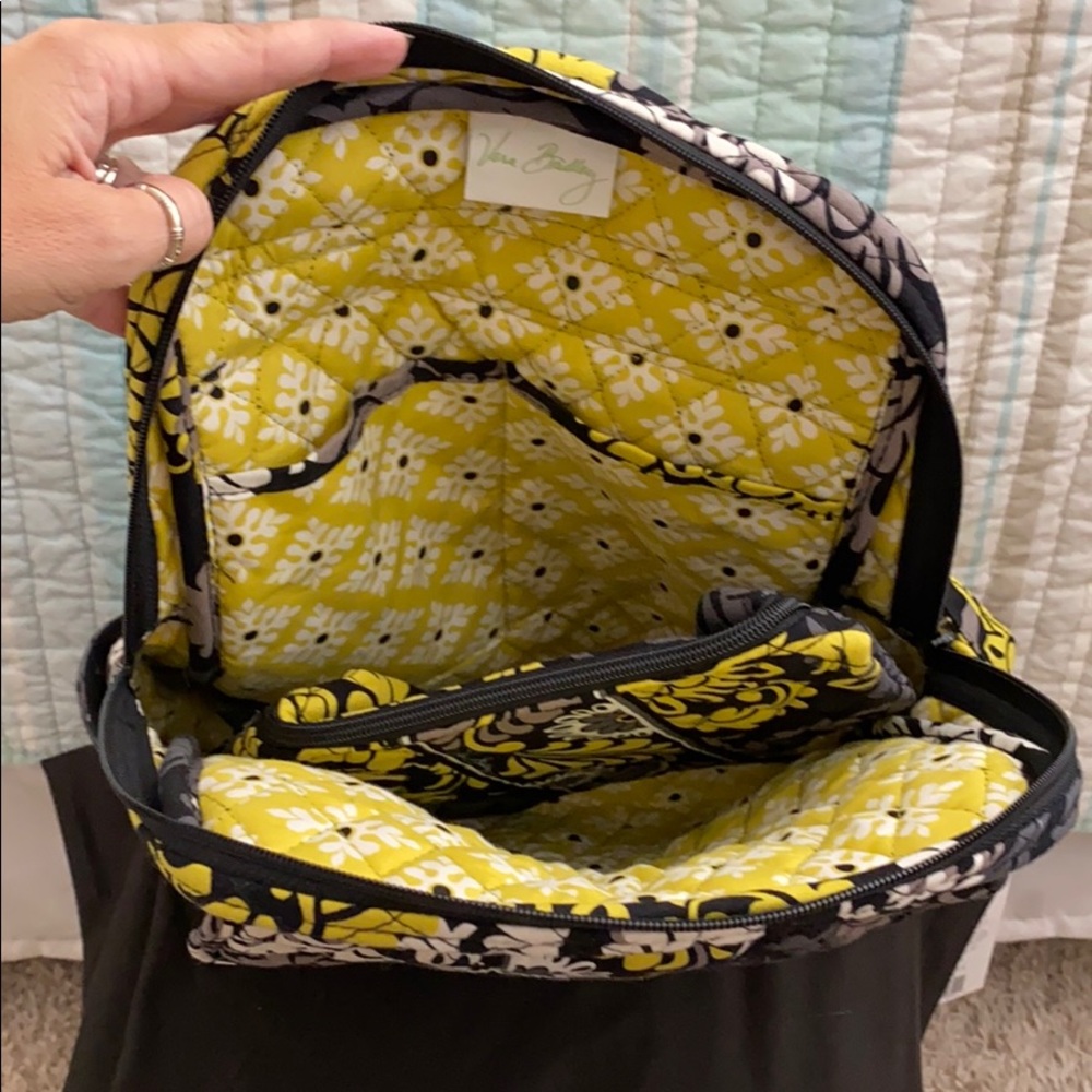Back pack - Picture 2 of 3